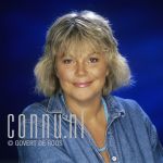 15-11-1994 Tineke de Nooij at studio in Amsterdam photo: Govert de Roos/Connu

[keywords]liggend, boek, glimlachend[/keywords]